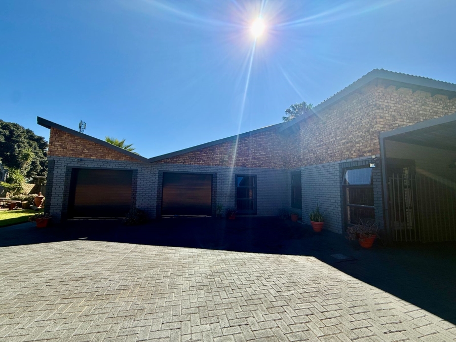 4 Bedroom Property for Sale in Theresa Park Gauteng