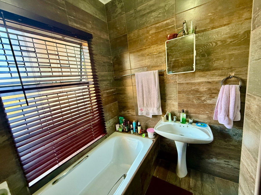 4 Bedroom Property for Sale in Theresa Park Gauteng