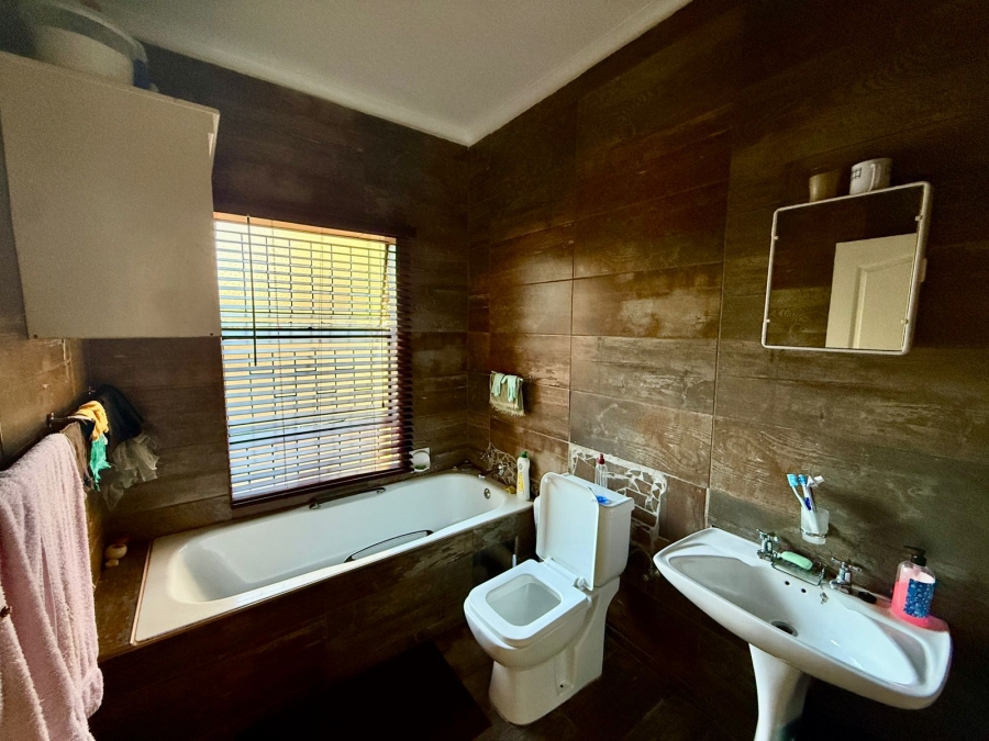 4 Bedroom Property for Sale in Theresa Park Gauteng