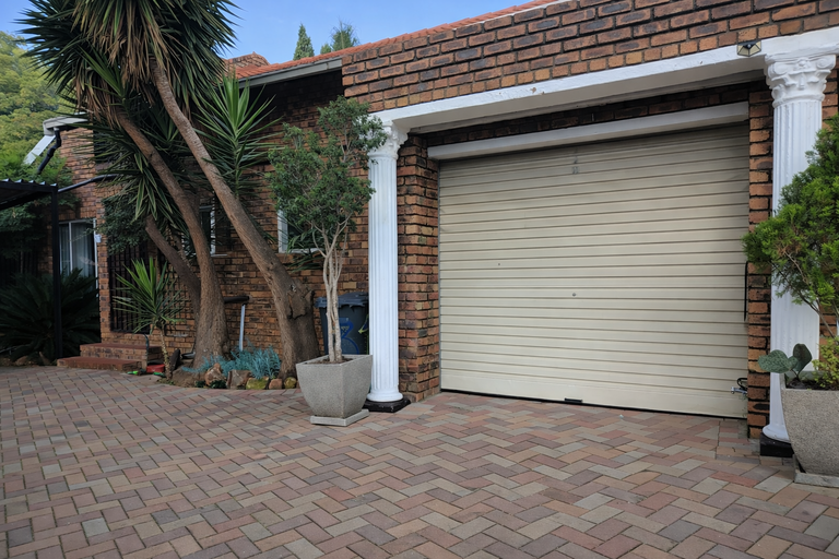 4 Bedroom Property for Sale in Rooihuiskraal Gauteng