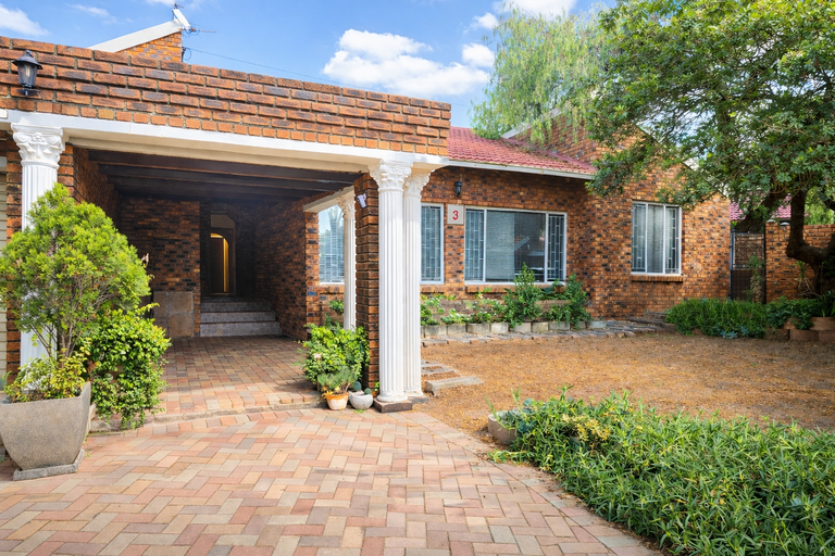 4 Bedroom Property for Sale in Rooihuiskraal Gauteng