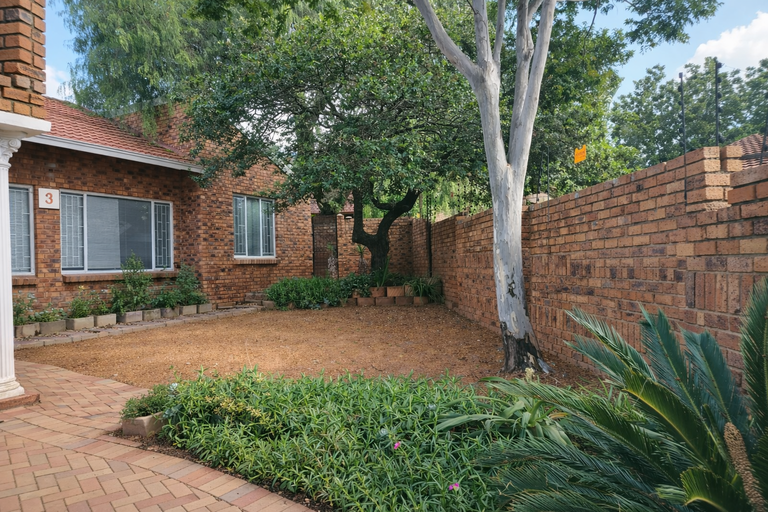 4 Bedroom Property for Sale in Rooihuiskraal Gauteng