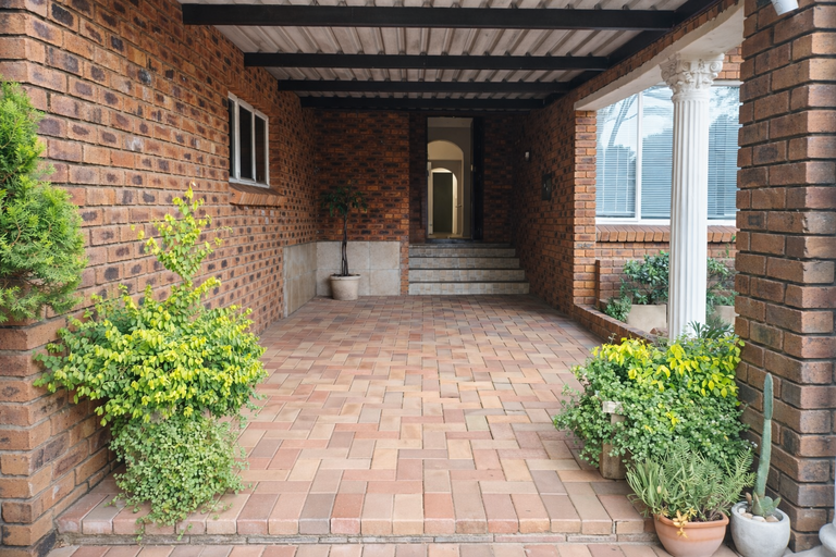 4 Bedroom Property for Sale in Rooihuiskraal Gauteng