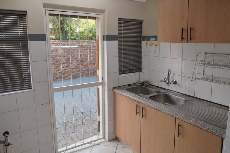 4 Bedroom Property for Sale in Rooihuiskraal Gauteng