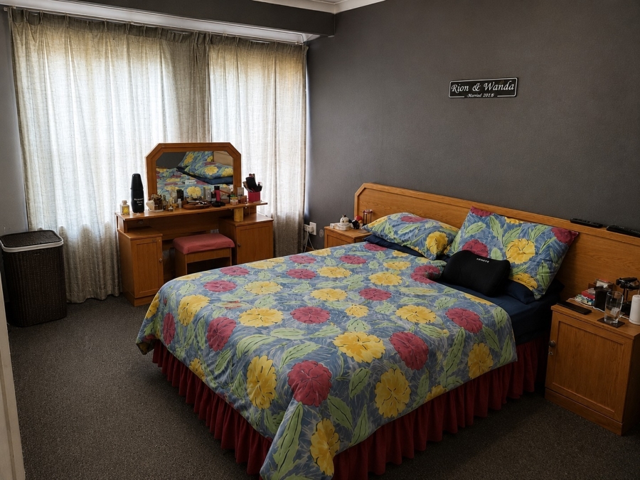 4 Bedroom Property for Sale in Rooihuiskraal Gauteng