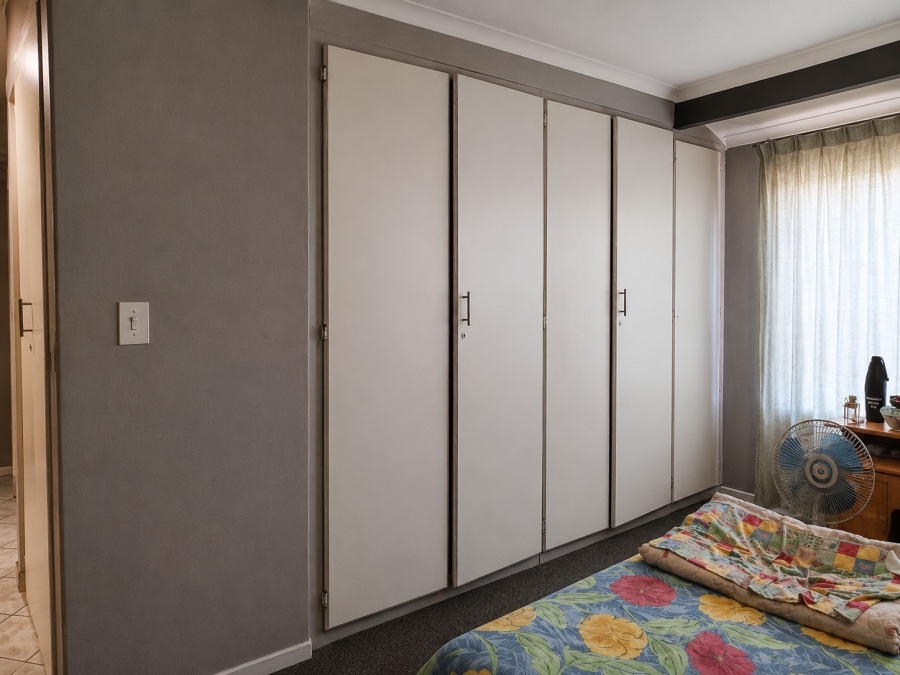 4 Bedroom Property for Sale in Rooihuiskraal Gauteng