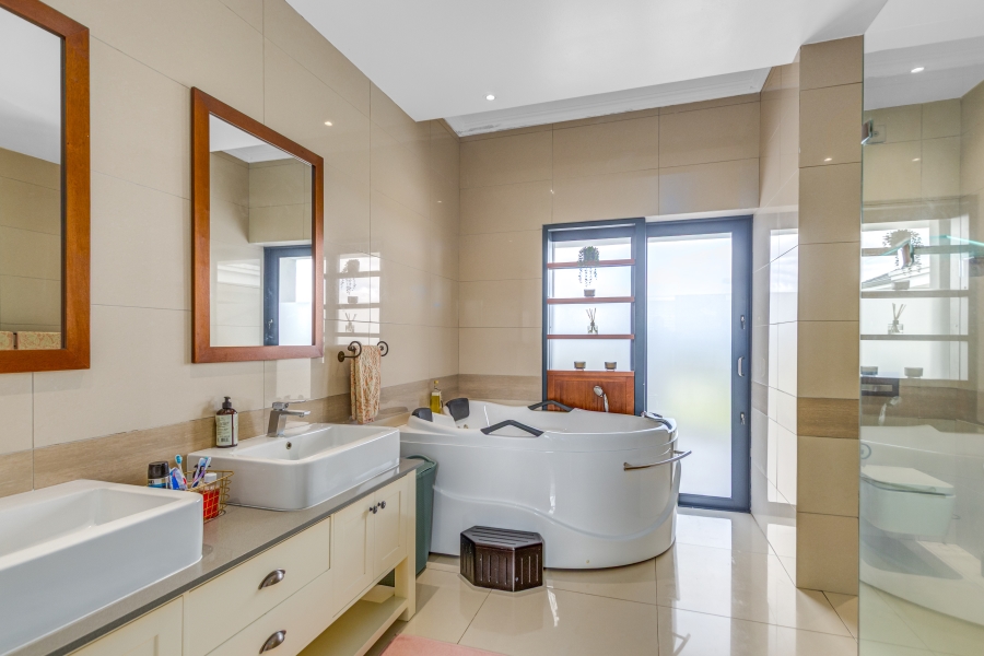 5 Bedroom Property for Sale in Blue Hills Equestrian Estate Gauteng