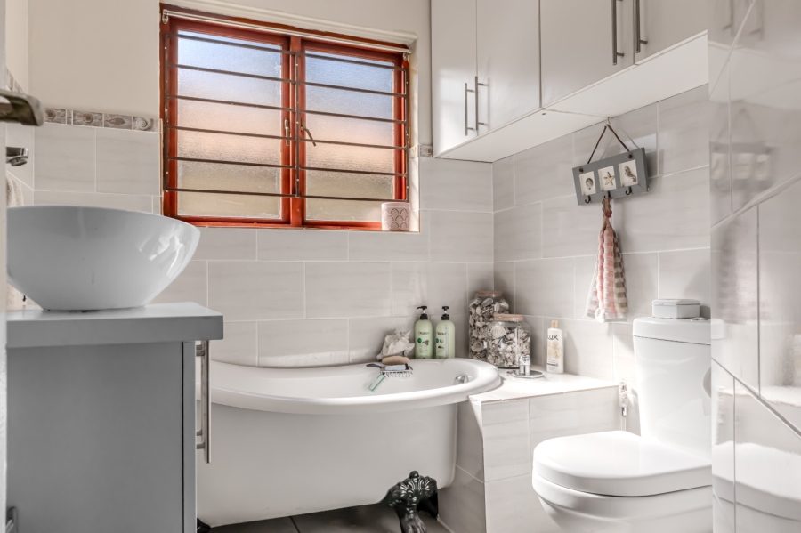 2 Bedroom Property for Sale in Lonehill Gauteng