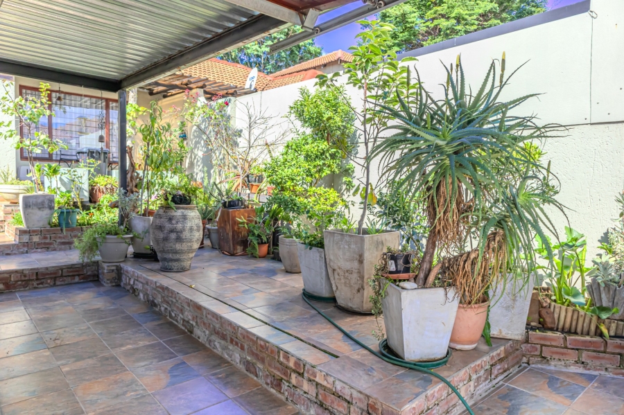 2 Bedroom Property for Sale in Lonehill Gauteng
