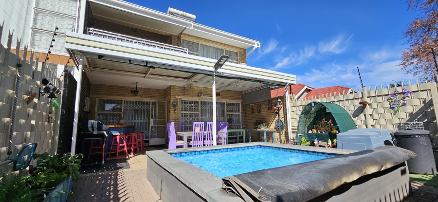 3 Bedroom Property for Sale in Three Rivers Proper Gauteng