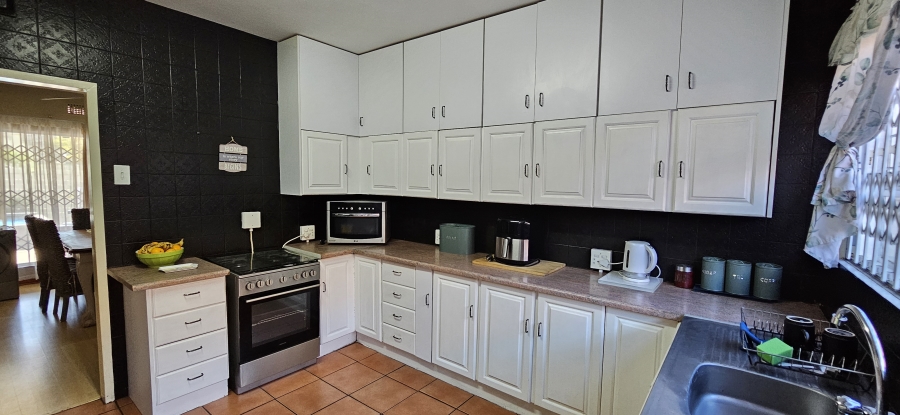 3 Bedroom Property for Sale in Three Rivers Proper Gauteng