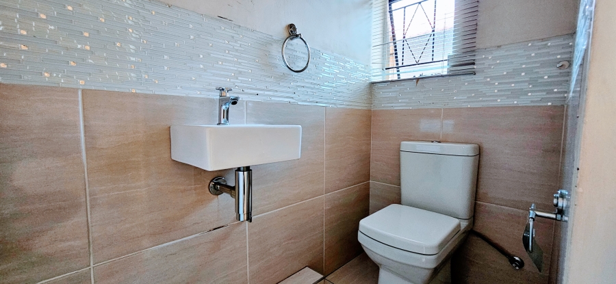 3 Bedroom Property for Sale in Three Rivers Proper Gauteng