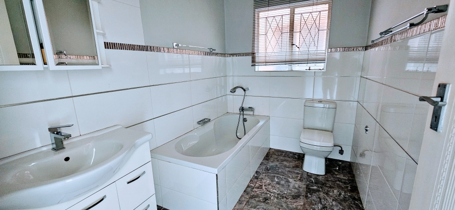 3 Bedroom Property for Sale in Three Rivers Proper Gauteng