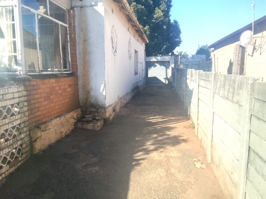 8 Bedroom Property for Sale in Malvern Gauteng