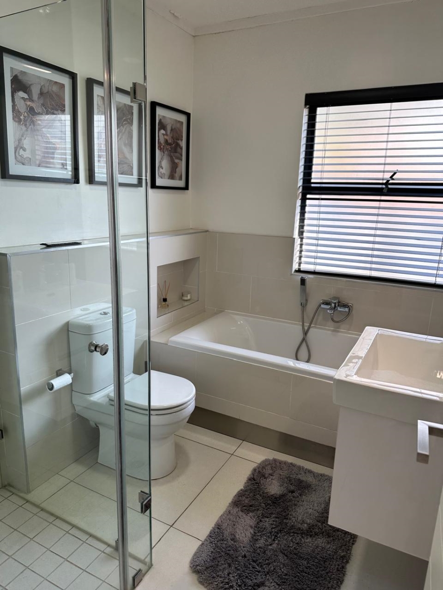 2 Bedroom Property for Sale in Lonehill Gauteng