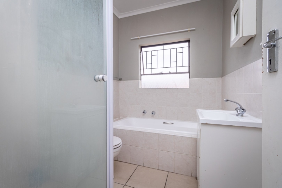2 Bedroom Property for Sale in Wilgeheuwel Gauteng