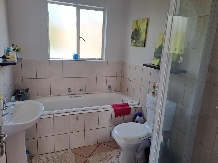 1 Bedroom Property for Sale in Willowbrook Gauteng