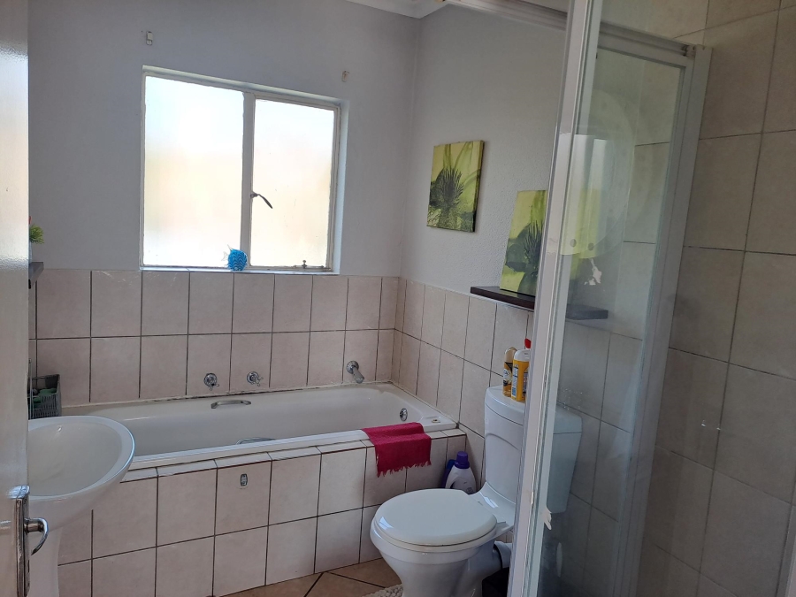 1 Bedroom Property for Sale in Willowbrook Gauteng