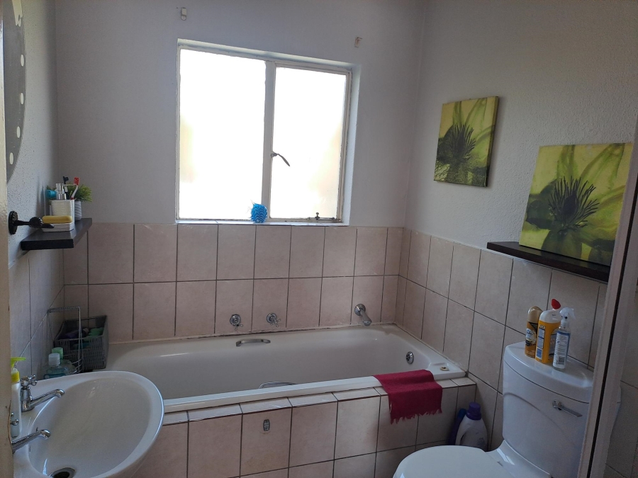 1 Bedroom Property for Sale in Willowbrook Gauteng
