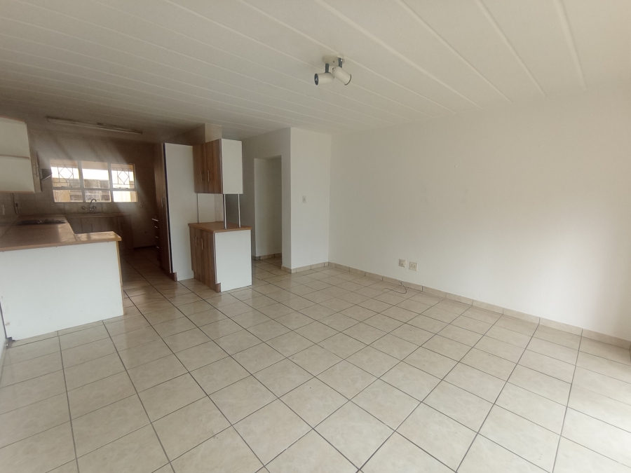 To Let 2 Bedroom Property for Rent in Florida Lake Gauteng