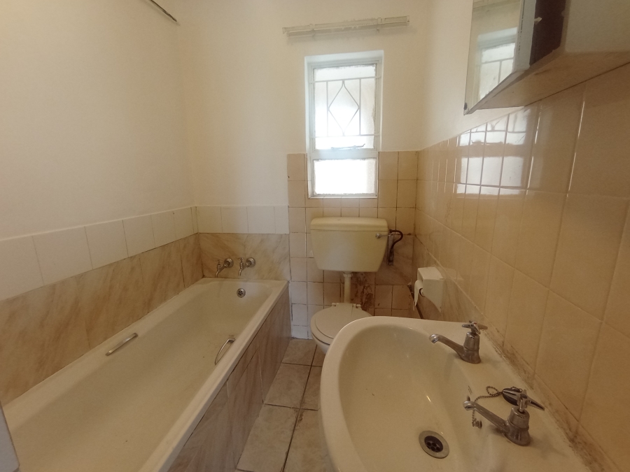 To Let 2 Bedroom Property for Rent in Florida Lake Gauteng