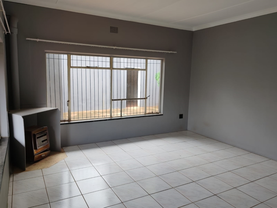 4 Bedroom Property for Sale in Magaliesmoot Gauteng