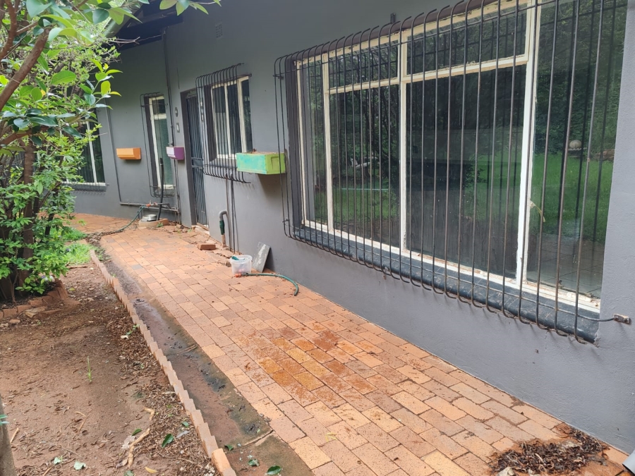 4 Bedroom Property for Sale in Magaliesmoot Gauteng