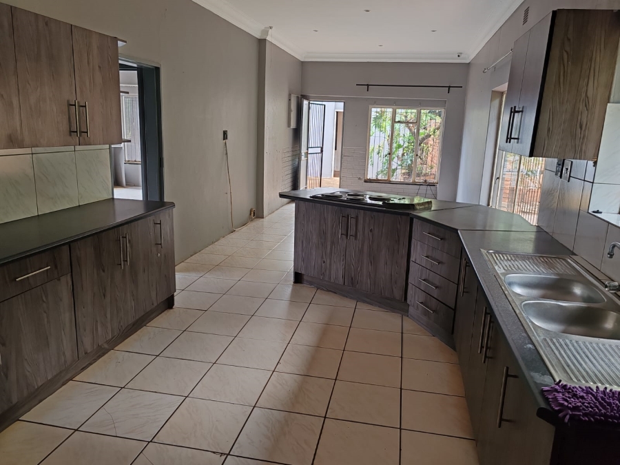 4 Bedroom Property for Sale in Magaliesmoot Gauteng