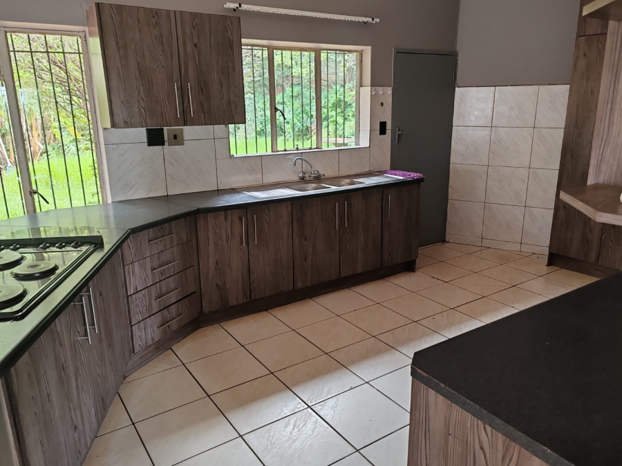 4 Bedroom Property for Sale in Magaliesmoot Gauteng