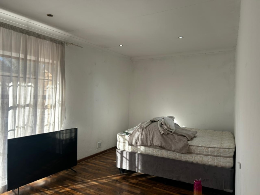 To Let 4 Bedroom Property for Rent in Erasmia Gauteng