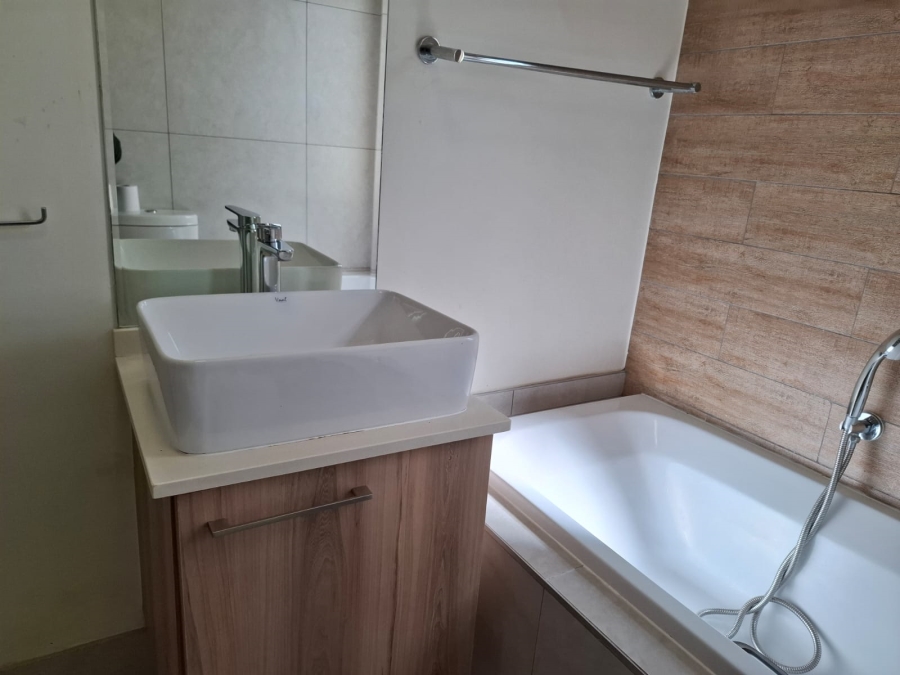 To Let 3 Bedroom Property for Rent in Modderfontein Gauteng