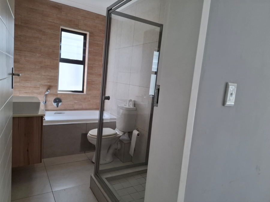 To Let 3 Bedroom Property for Rent in Modderfontein Gauteng