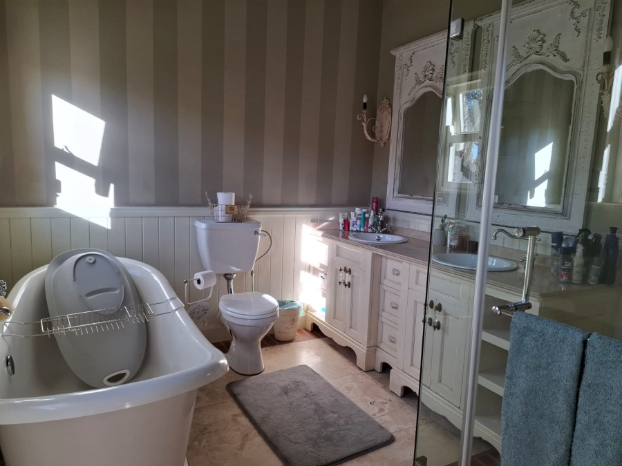 To Let 4 Bedroom Property for Rent in Bushwillow Park Estate Gauteng