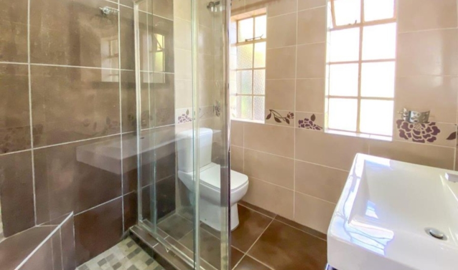 4 Bedroom Property for Sale in Glen Marais Gauteng