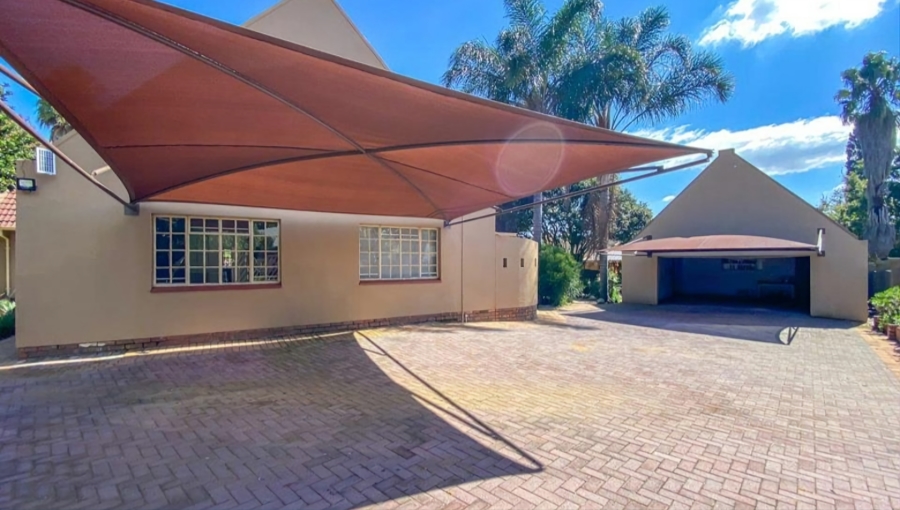 4 Bedroom Property for Sale in Glen Marais Gauteng