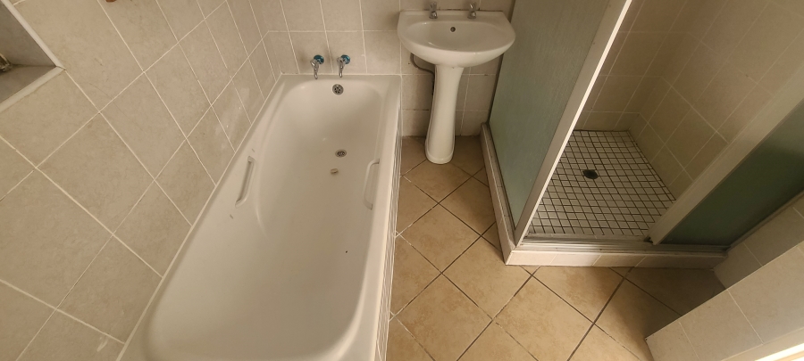 2 Bedroom Property for Sale in Edenvale Central Gauteng