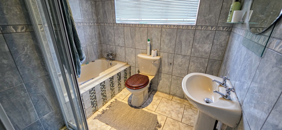 6 Bedroom Property for Sale in Roodeplaat Gauteng