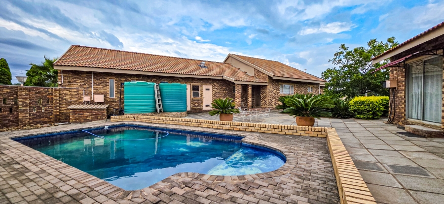 6 Bedroom Property for Sale in Roodeplaat Gauteng