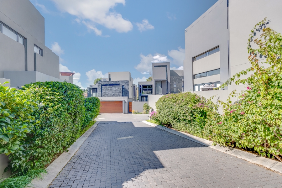 4 Bedroom Property for Sale in Morningside Manor Gauteng