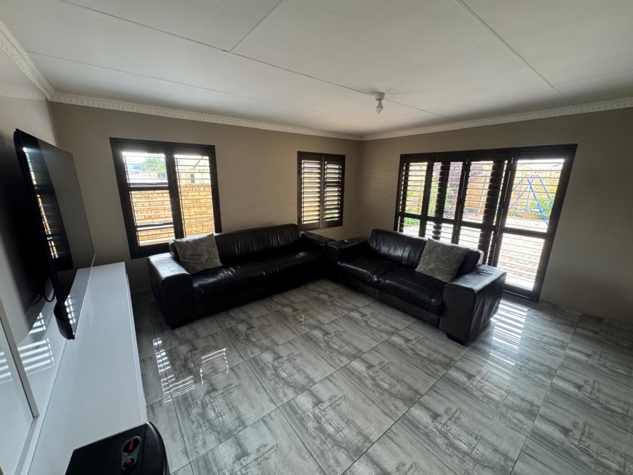 4 Bedroom Property for Sale in Sunair Park Gauteng