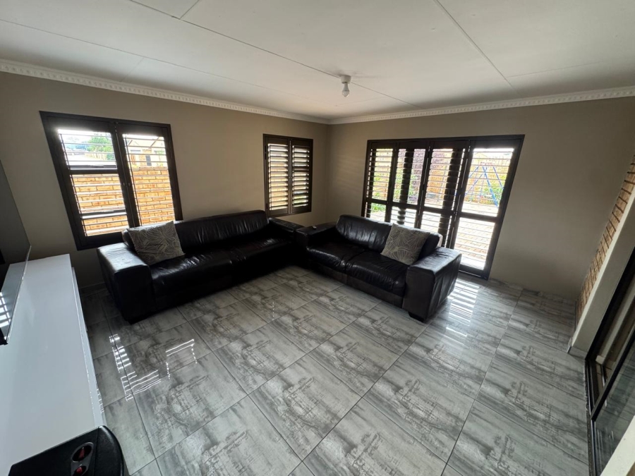 4 Bedroom Property for Sale in Sunair Park Gauteng