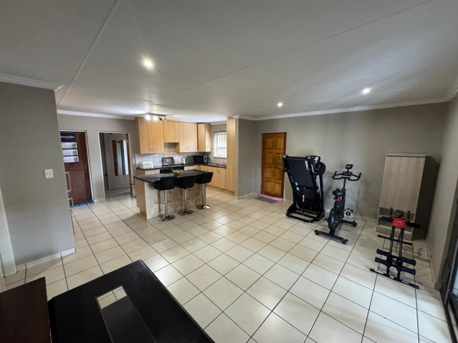 4 Bedroom Property for Sale in Sunair Park Gauteng