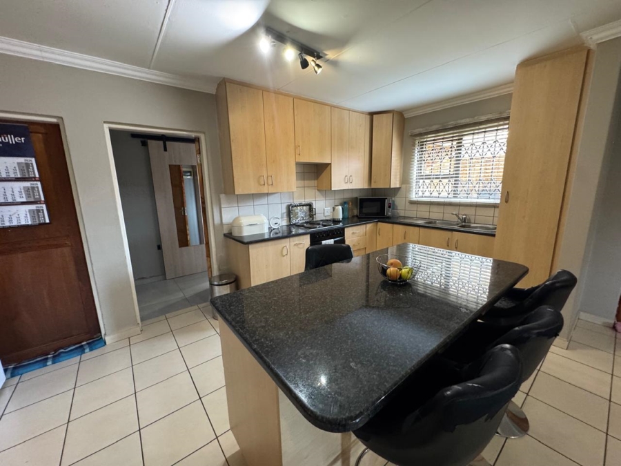 4 Bedroom Property for Sale in Sunair Park Gauteng