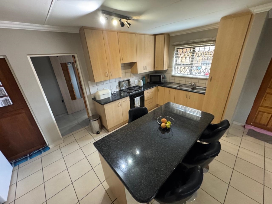 4 Bedroom Property for Sale in Sunair Park Gauteng