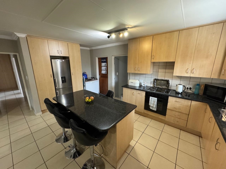 4 Bedroom Property for Sale in Sunair Park Gauteng
