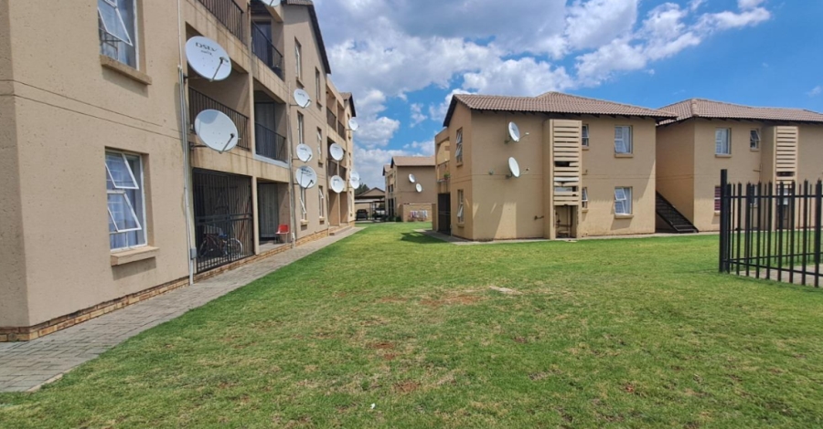 2 Bedroom Property for Sale in Albertsdal Gauteng