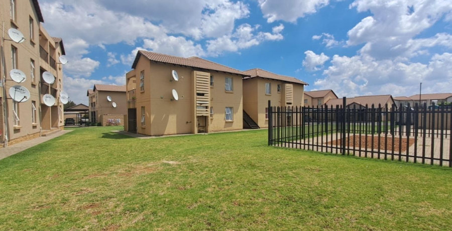 2 Bedroom Property for Sale in Albertsdal Gauteng