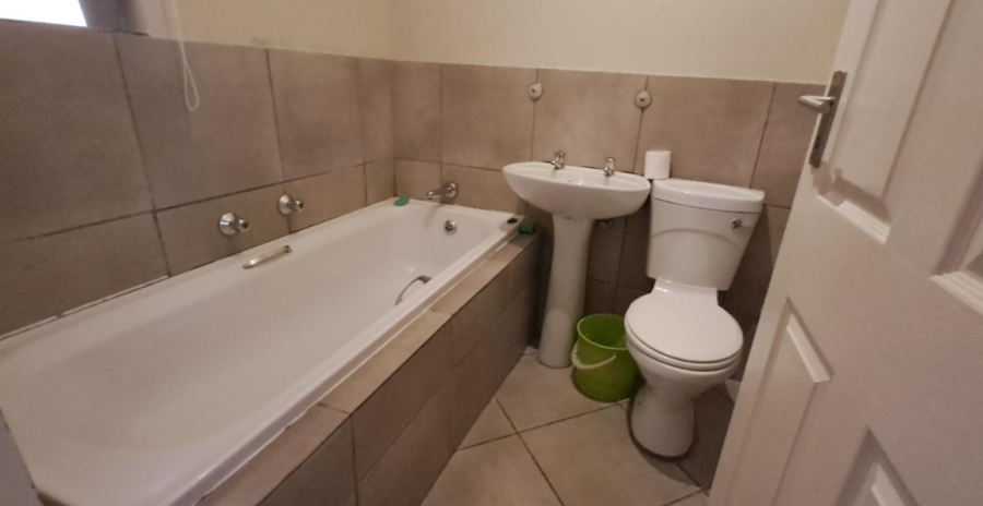 2 Bedroom Property for Sale in Albertsdal Gauteng