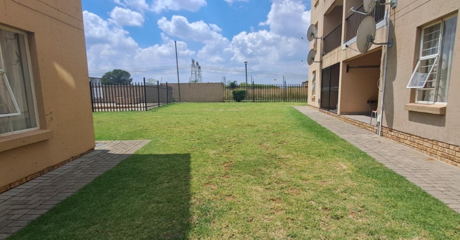 2 Bedroom Property for Sale in Albertsdal Gauteng