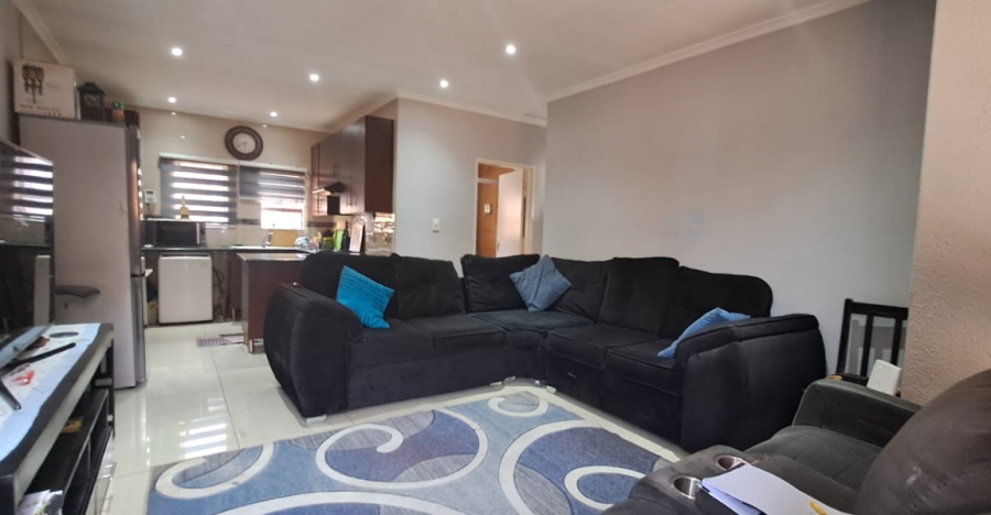 2 Bedroom Property for Sale in Albertsdal Gauteng